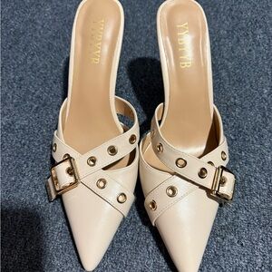 Cream Pointed-Toe Buckle Mule